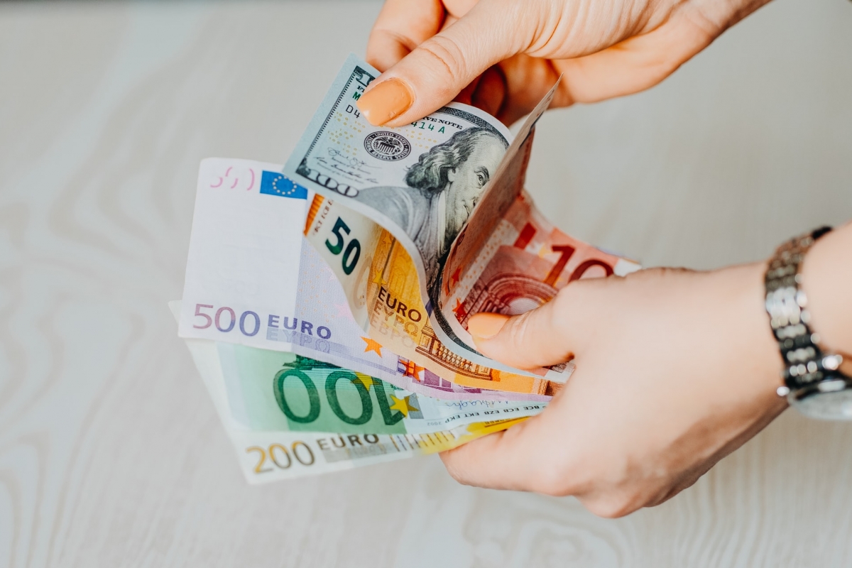 Którzy bukmacherzy oferują opcję cash-out?